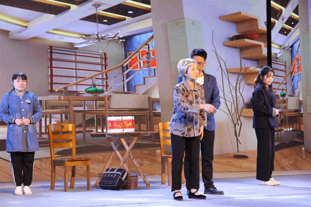 小品《家和万事兴》